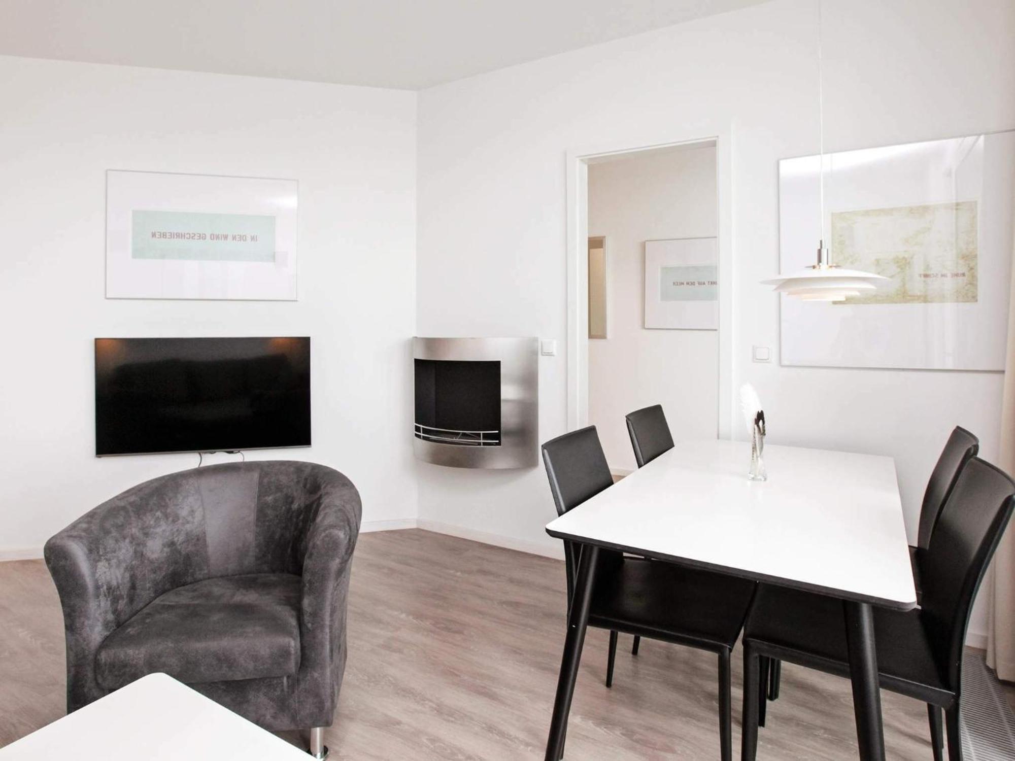 Two-bedroom In 23 Apartment *
